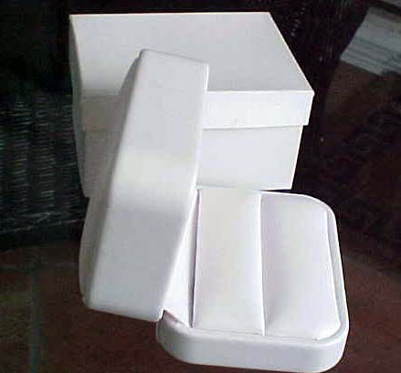 New White Leather High End Double Ring Set Gift Box